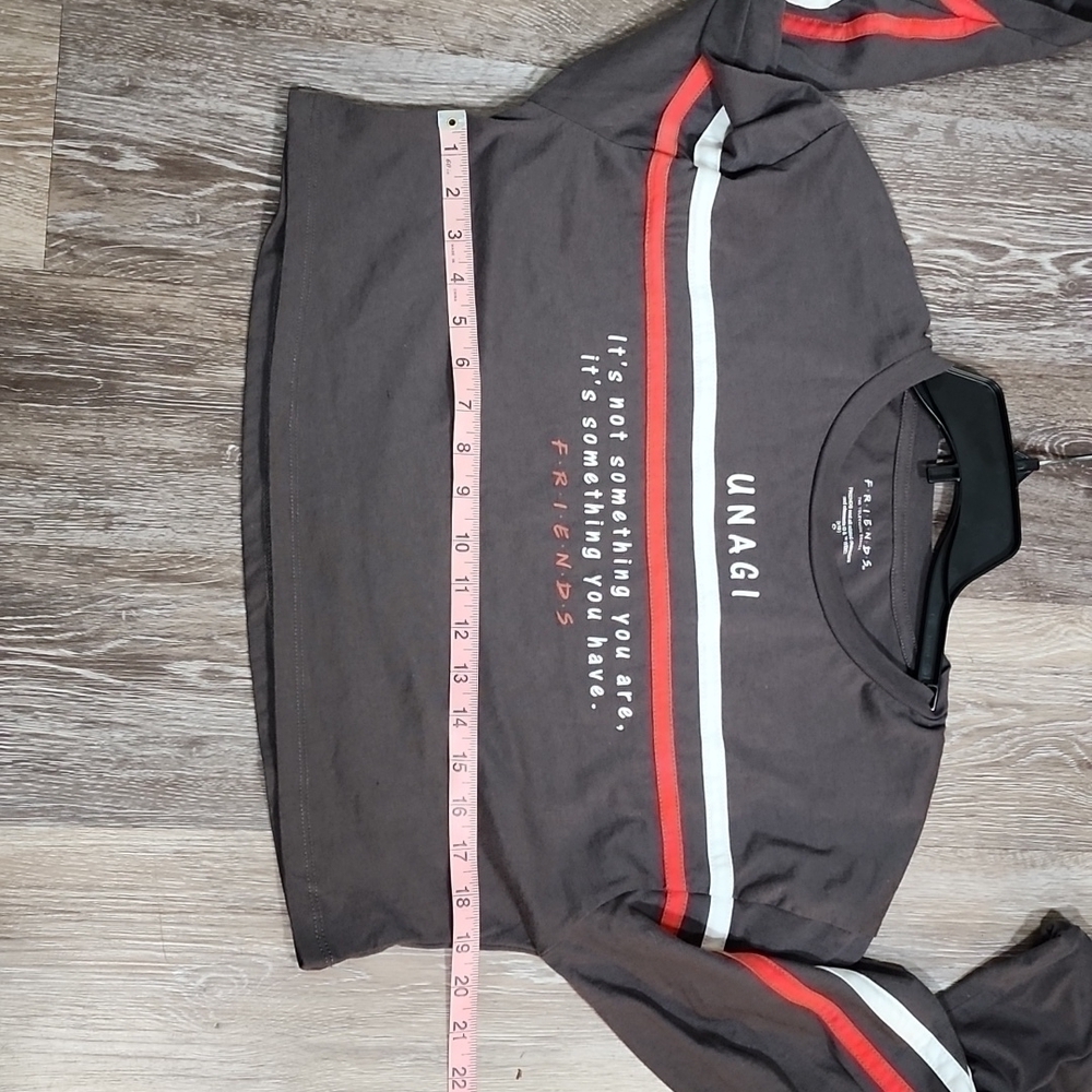 ♥️FRIENDS crop long sleeve shirt size S TV show - Picture 5 of 7